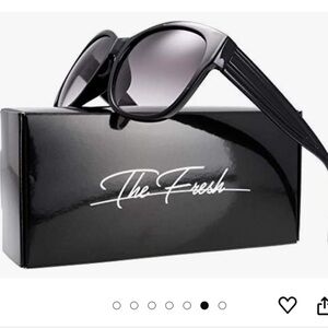 NWT Jackie O. Sunglasses